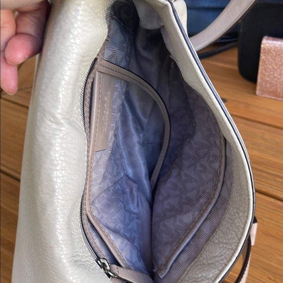 Michael Kors Messenger Grey Crossbody Bag Pebbled Leather - Picture 9 of 11